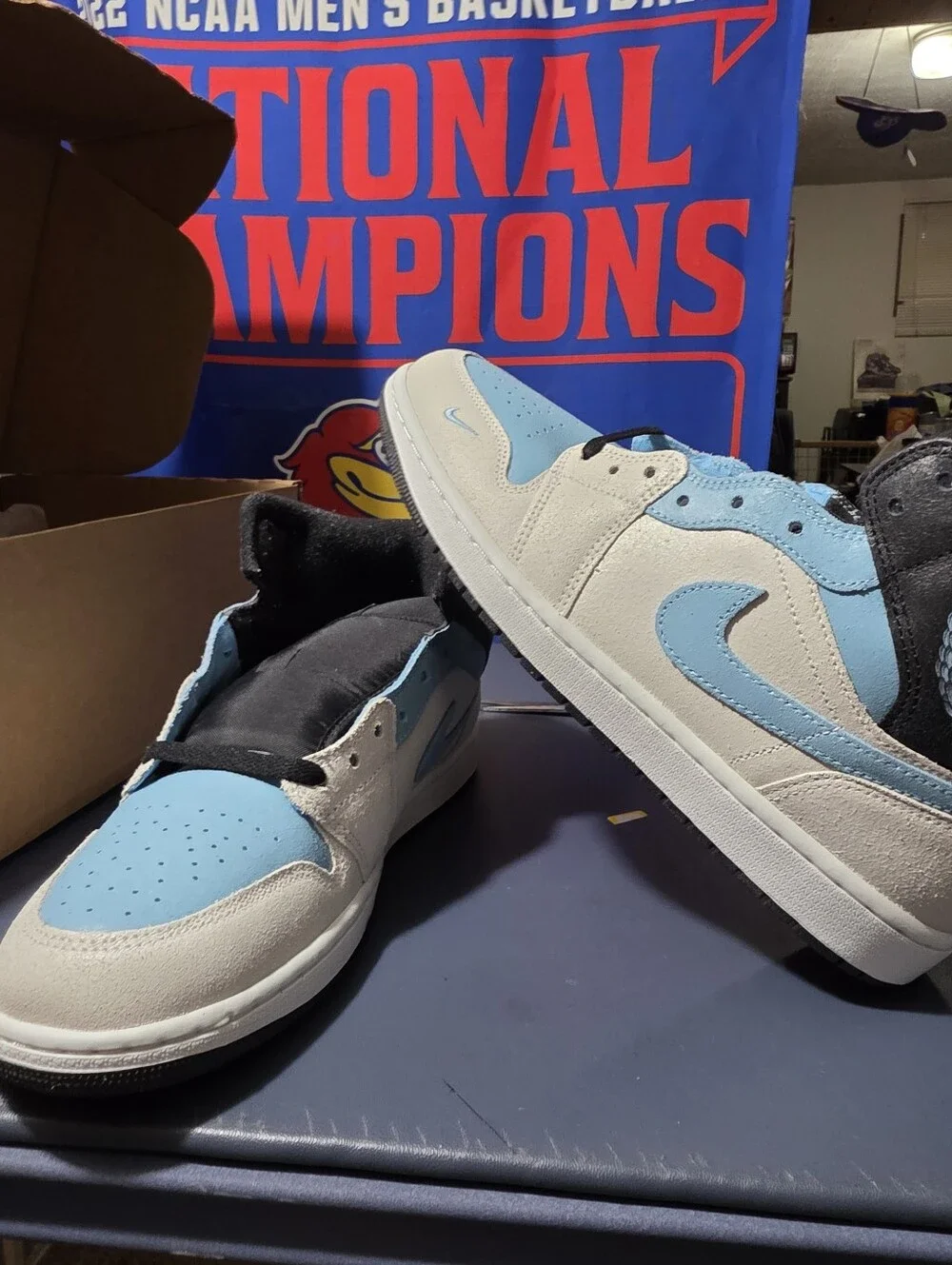 Jordan 1 MID Men's Light Blue, White & Black Size 10.5m, New.